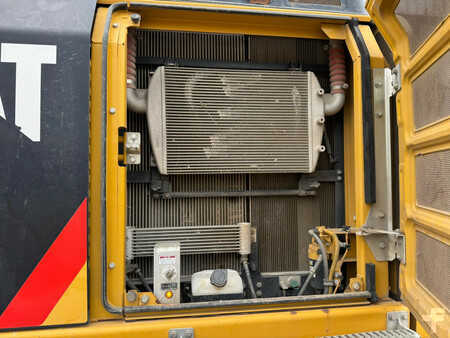 Kedjegraver 2019 Caterpillar 326F L (34)