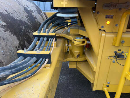 Single drum compactors 2018 Caterpillar CS64B (14)