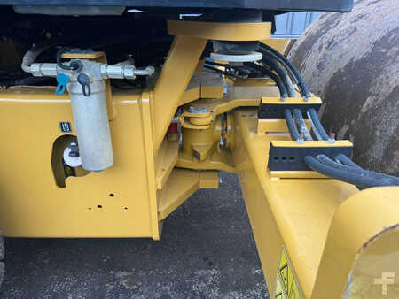 Single drum compactors 2018 Caterpillar CS64B (15)