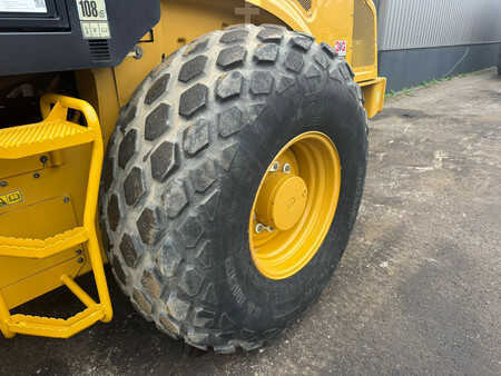 Single drum compactors 2018 Caterpillar CS64B (17)