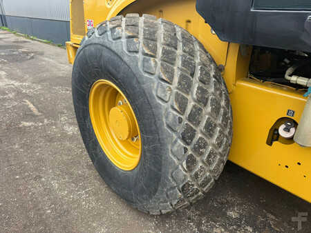 Single drum compactors 2018 Caterpillar CS64B (18)