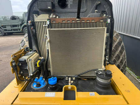 Single drum compactors 2018 Caterpillar CS64B (27)