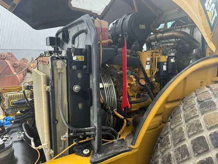 Single drum compactors 2018 Caterpillar CS64B (28)