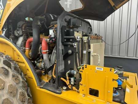 Single drum compactors 2018 Caterpillar CS64B (29)