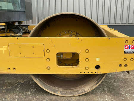 Single drum compactors 2018 Caterpillar CS66B (12)
