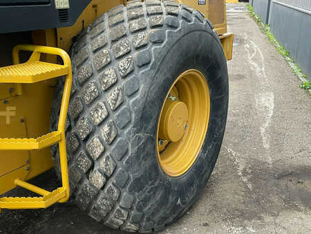 Single drum compactors 2018 Caterpillar CS66B (16)