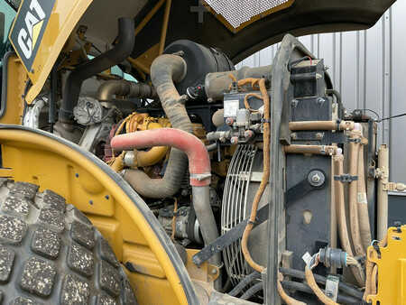 Single drum compactors 2018 Caterpillar CS66B (26)