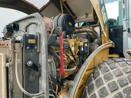 Single drum compactors 2018 Caterpillar CS66B (28)