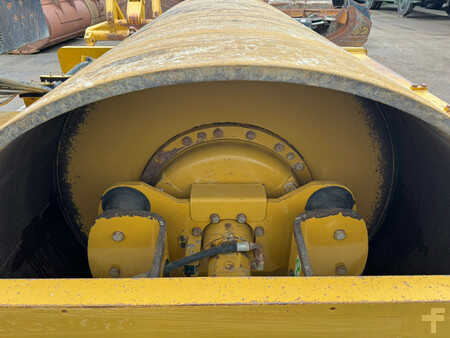 Single drum compactors 2019 Caterpillar CS66B (13)