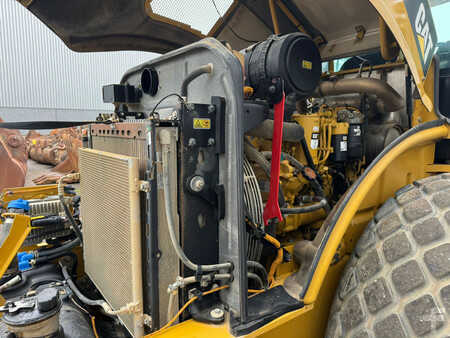 Single drum compactors 2019 Caterpillar CS66B (31)