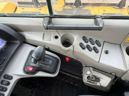 Knickgelenkte Muldenkipper/Dumper 2015 Komatsu HM300-3 (18)