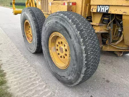 Równiarki 1998 Caterpillar 140H (14)