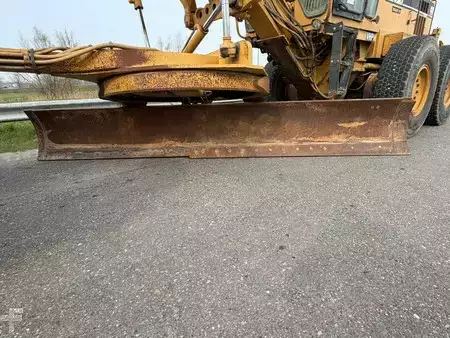 Równiarki 1998 Caterpillar 140H (16)