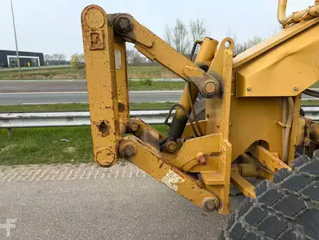 Równiarki 1998 Caterpillar 140H (18)