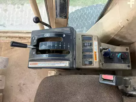 Równiarki 1998 Caterpillar 140H (26)