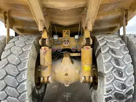 Tombereau rigide 1991 Caterpillar 773B (5)