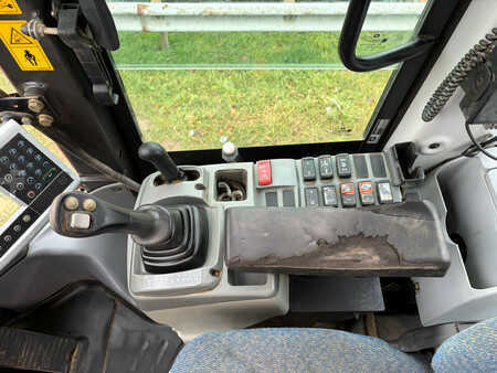 Cargadoras de ruedas 2015 Hitachi ZW180-5B-TPDX (20)