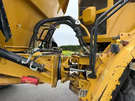 Artikulerte dumpere 2017 Caterpillar 745C (17)