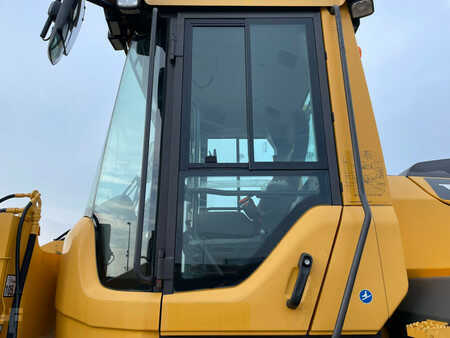 Chargeuse sur pneus 2016 Volvo L90H (15)