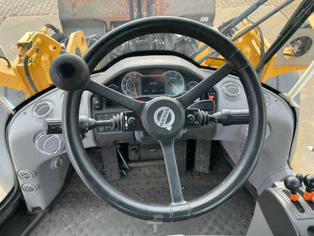 Chargeuse sur pneus 2016 Volvo L90H (18)