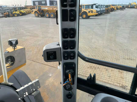 Chargeuse sur pneus 2016 Volvo L90H (23)