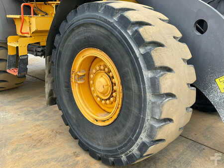 Chargeuse sur pneus 2016 Volvo L90H (27)