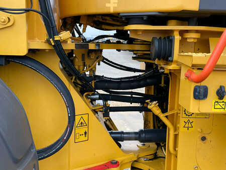 Chargeuse sur pneus 2016 Volvo L90H (29)