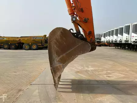 Escavatori cingolati 2008 Doosan DX300LC (9)