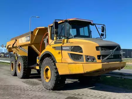 Nivelohjatut dumpperit 2014 Volvo A30G (7)