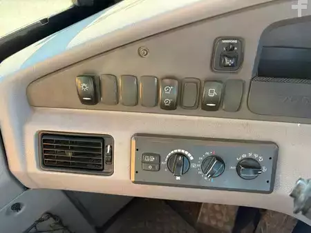 Nivelohjatut dumpperit 2016 Volvo A30G (20)