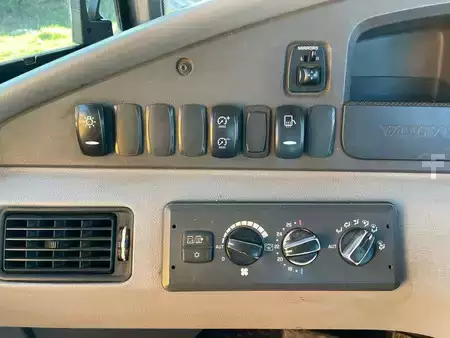 Nivelohjatut dumpperit 2016 Volvo A30G (19)