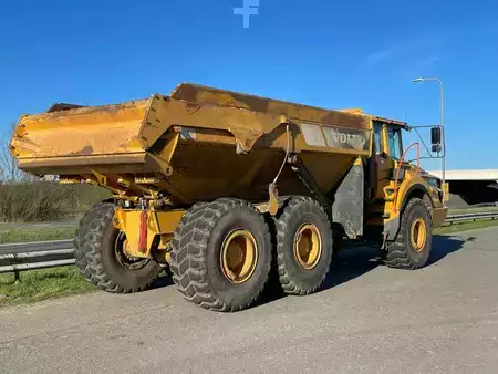 Nivelohjatut dumpperit 2016 Volvo A30G (5)