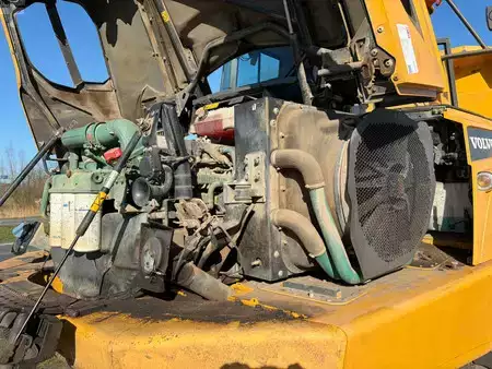 Nivelohjatut dumpperit 2016 Volvo A30G (28)