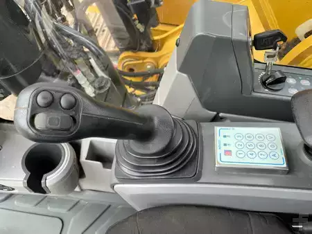 Rupsgraafmachines 2017 Caterpillar 330FLN (23)