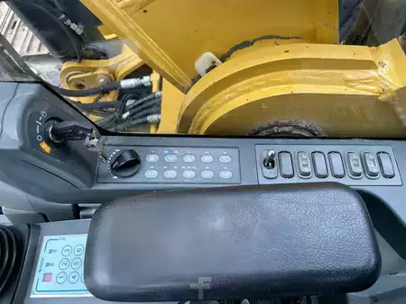 Rupsgraafmachines 2017 Caterpillar 330FLN (24)