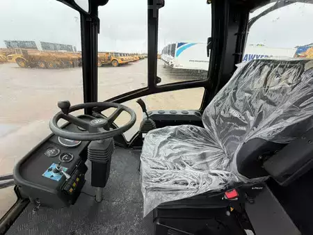 Tiejyrät 2025 JCB VM200D (20t) (18)