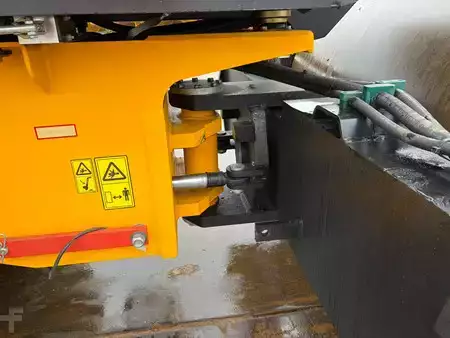 Tiejyrät 2025 JCB VM200D (20t) (23)