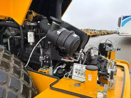 Tiejyrät 2025 JCB VM200D (20t) (24)