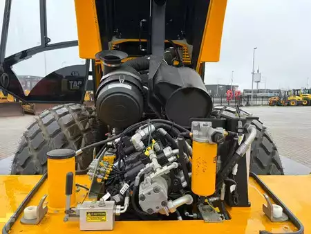 Tiejyrät 2025 JCB VM200D (20t) (25)