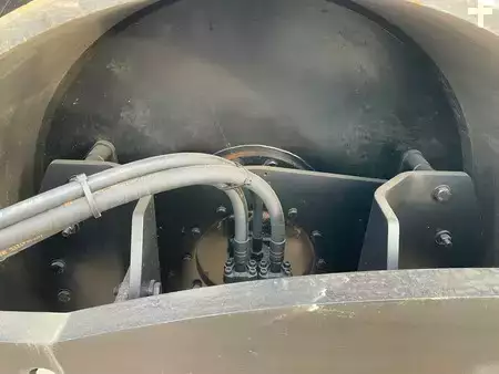 Tiejyrät 2025 JCB VM166D (15.5t) (13)