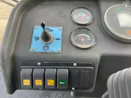 Tiejyrät 2025 JCB VM166D (15.5t) (21)