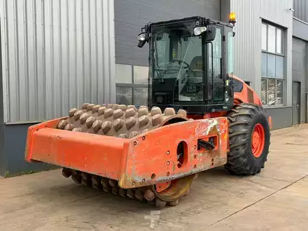 Fåren ruller 2011 Caterpillar CP74 (2)