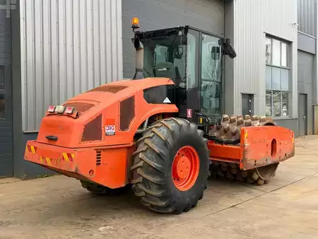 Fåren ruller 2011 Caterpillar CP74 (5)