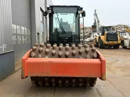Fåren ruller 2011 Caterpillar CP74 (8)