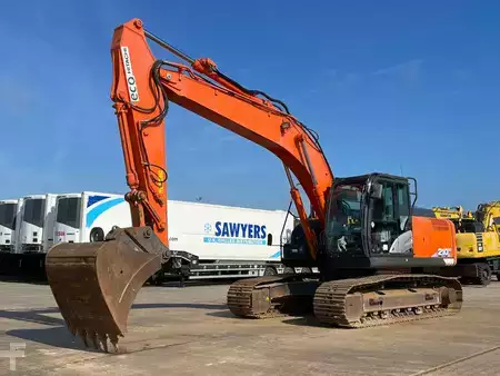 Hydraulic Excavators 2018 Hitachi ZX210LC-6 (2)