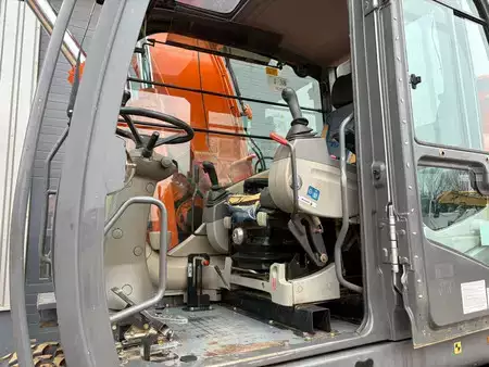 Pelle sur pneus 2011 Hitachi ZX170W-3 (16)