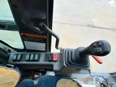 Pelle sur pneus 2011 Hitachi ZX170W-3 (19)