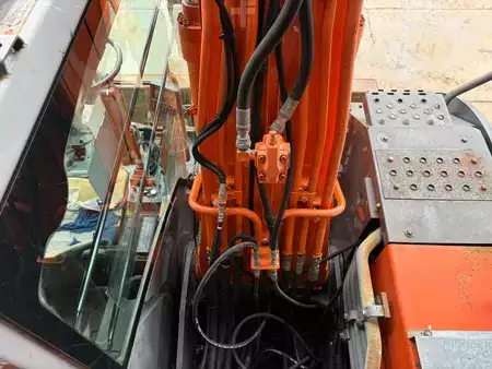 Pelle sur pneus 2011 Hitachi ZX170W-3 (25)