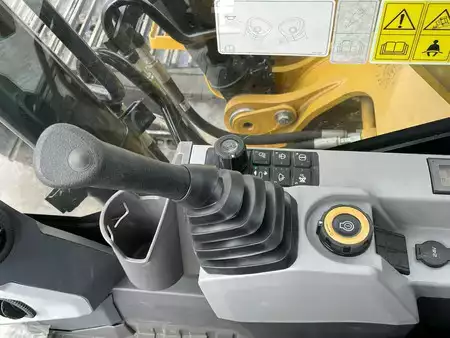 Escavatori cingolati 2025 Caterpillar 323D3 (24)