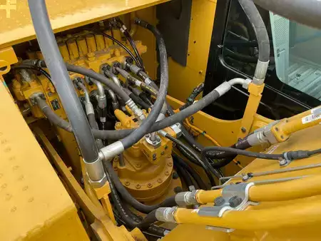 Escavatori cingolati 2025 Caterpillar 323D3 (29)